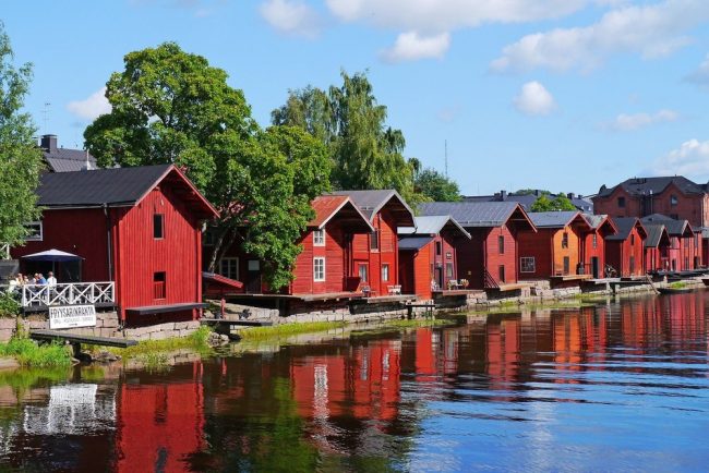 wooden-houses-796386_1920.jpg